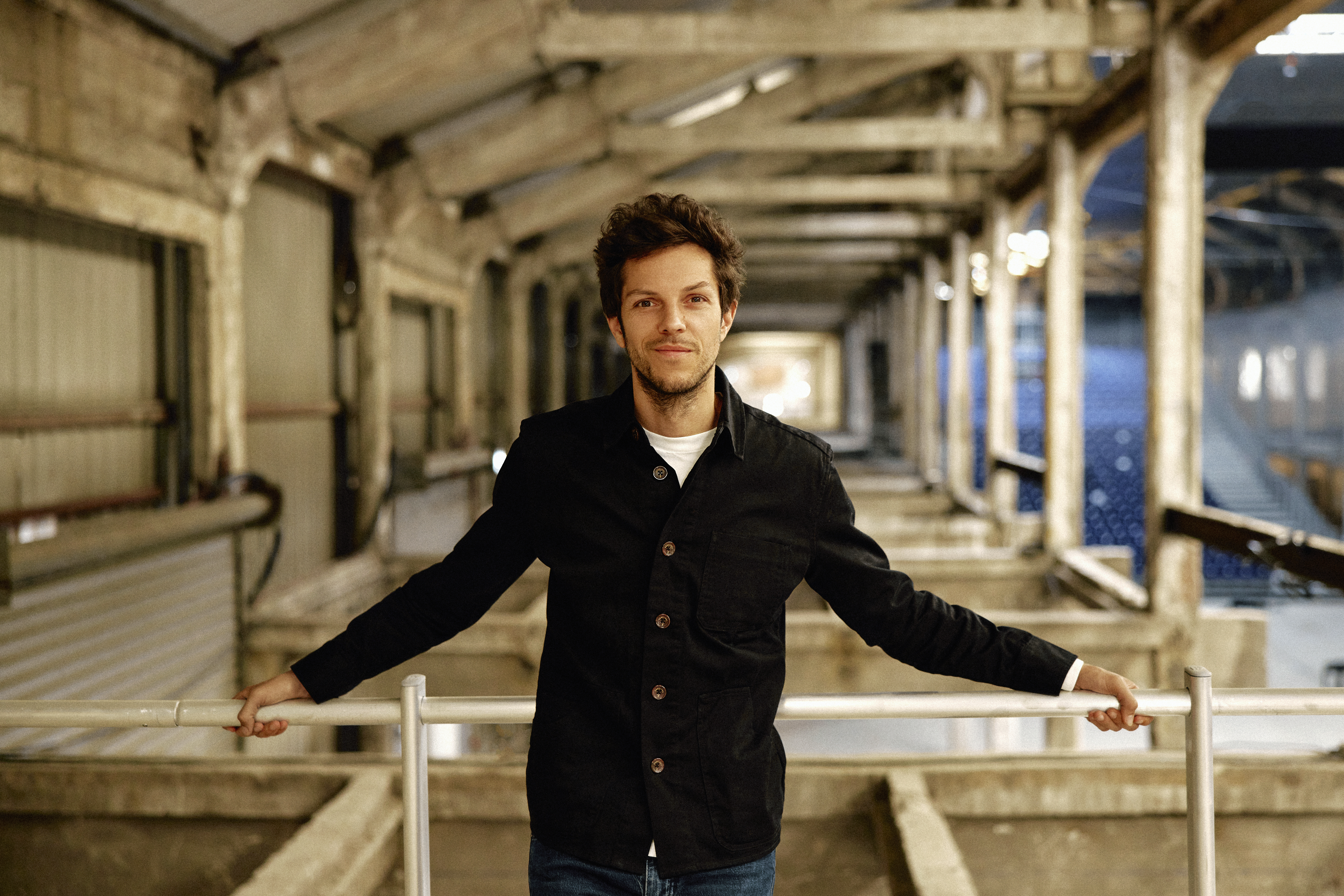 Raphaël Pichon conducting an orchestra.